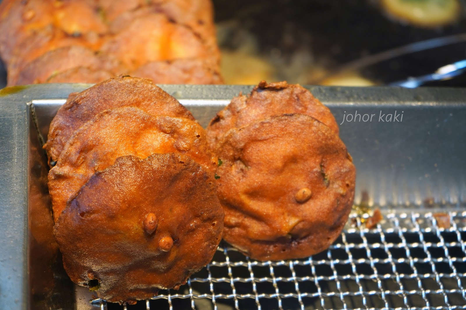 Maxwell Food Centre Fuzhou Oyster Cake in Tanjong Pagar Singapore
