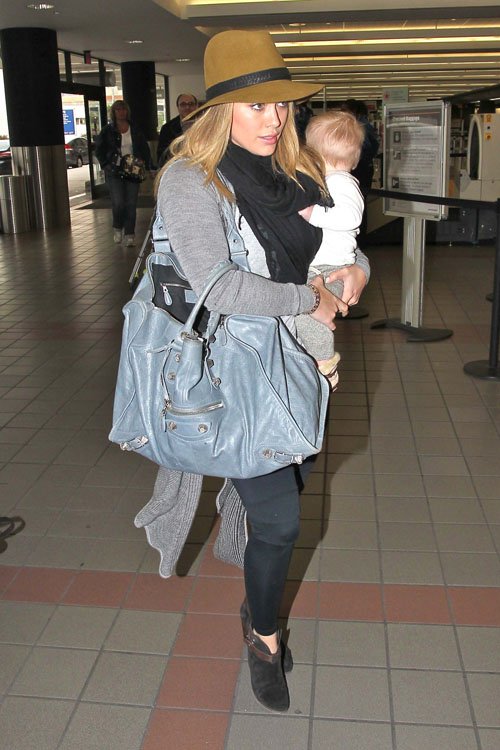 Gossip Journal: Hilary Duff at LAX airport