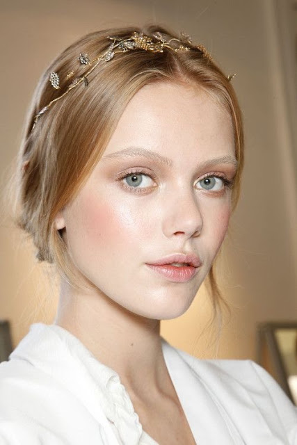 WHISPER blog: FOLHAS DE METAL #updo #penteado #diadema #tiara #folhas #acessorio #cabelo #hair