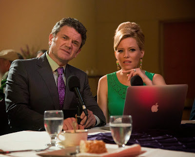 Elizabeth Banks and John Michael Higgins in Pitch Perfect 2