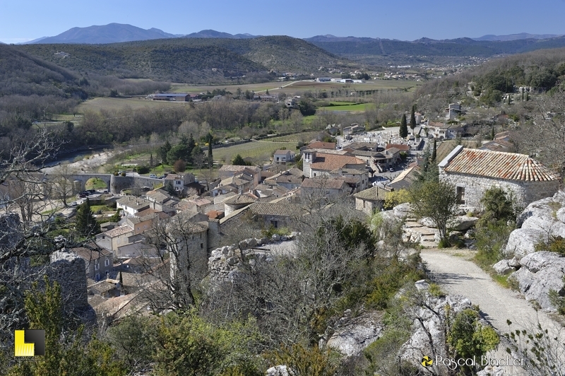la chapelle sainte cerice et le village de vogue photo Pascal Blachier