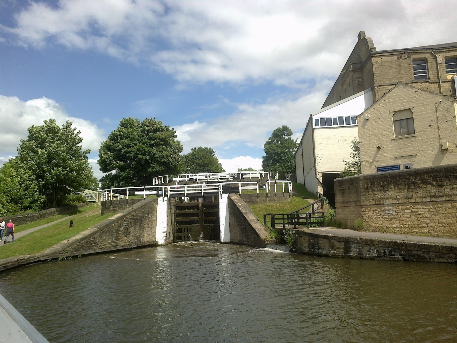 Narrowboat Ellis Wakefield to Skipton...Apperley Bridge Silsden (Bingley 5 rise staircase)
