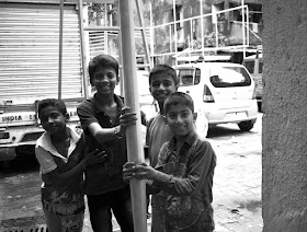 monochrome monday, black and white weekend, children, happy, posing, lalbaug, mumbai, india