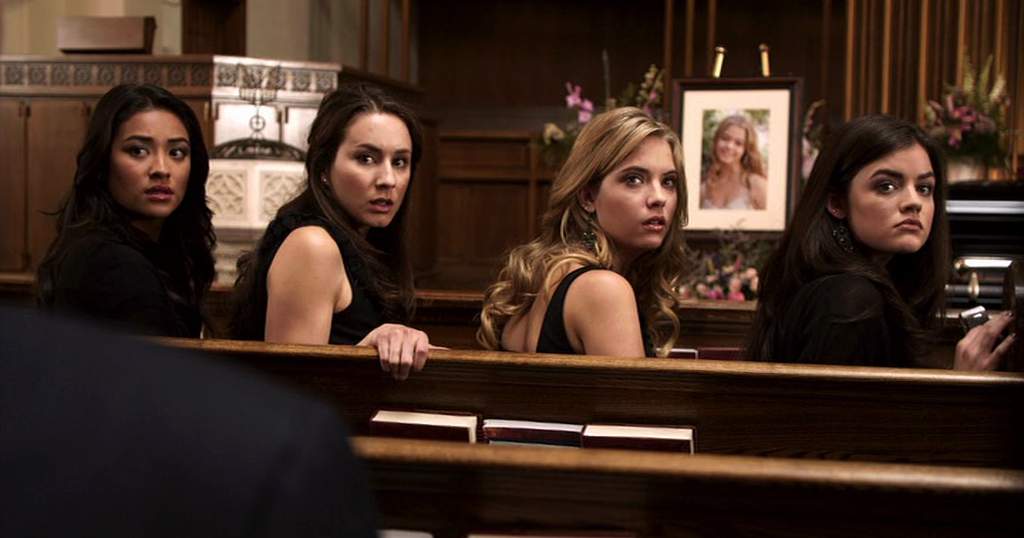 Pretty Little Liars Saison 1 Episode 1 Les très glamour Pretty Little Liars !: Saison 1 Episode 1: L'Enterrement