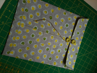 A Few Scraps: Tutorial: Fabric envelopes