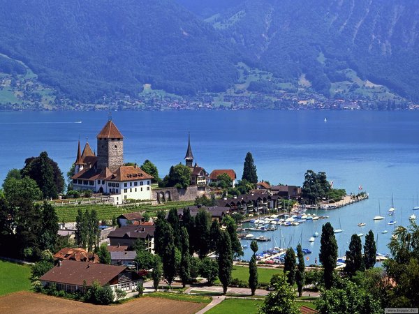 Швейцария- небольшая страна в самом центре Европы