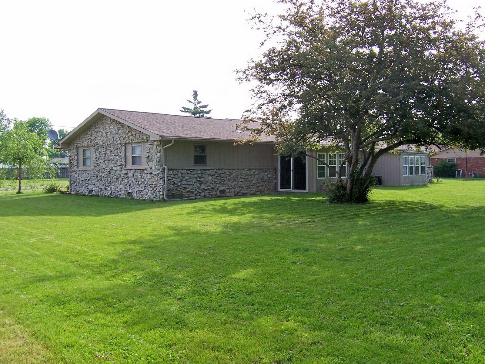 Clune Rentals 14 2707 W. Fairview 2 Bedroom Duplex LEASED November 2017