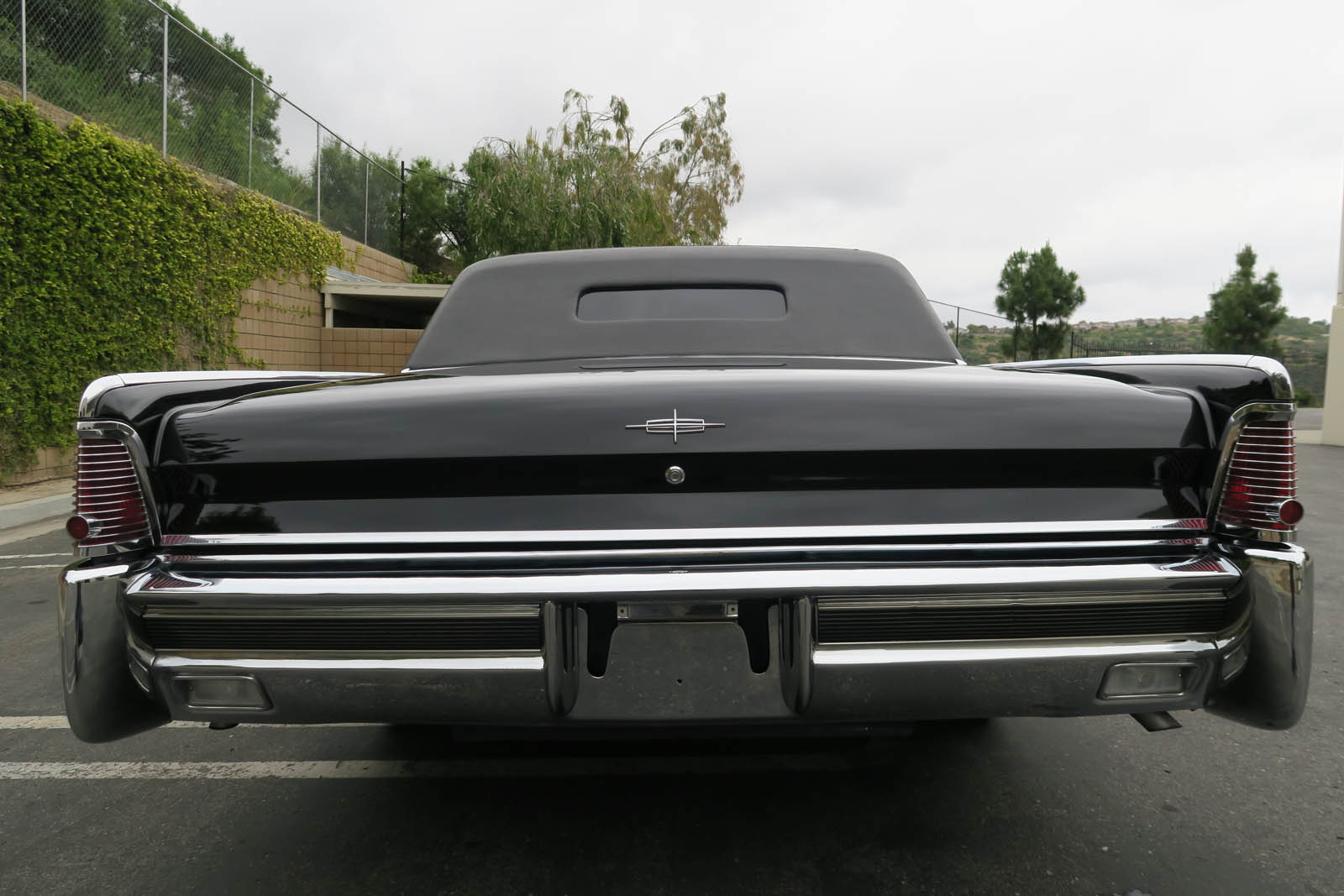 1965-lincoln-continental-limo-mcqueen-31.jpg