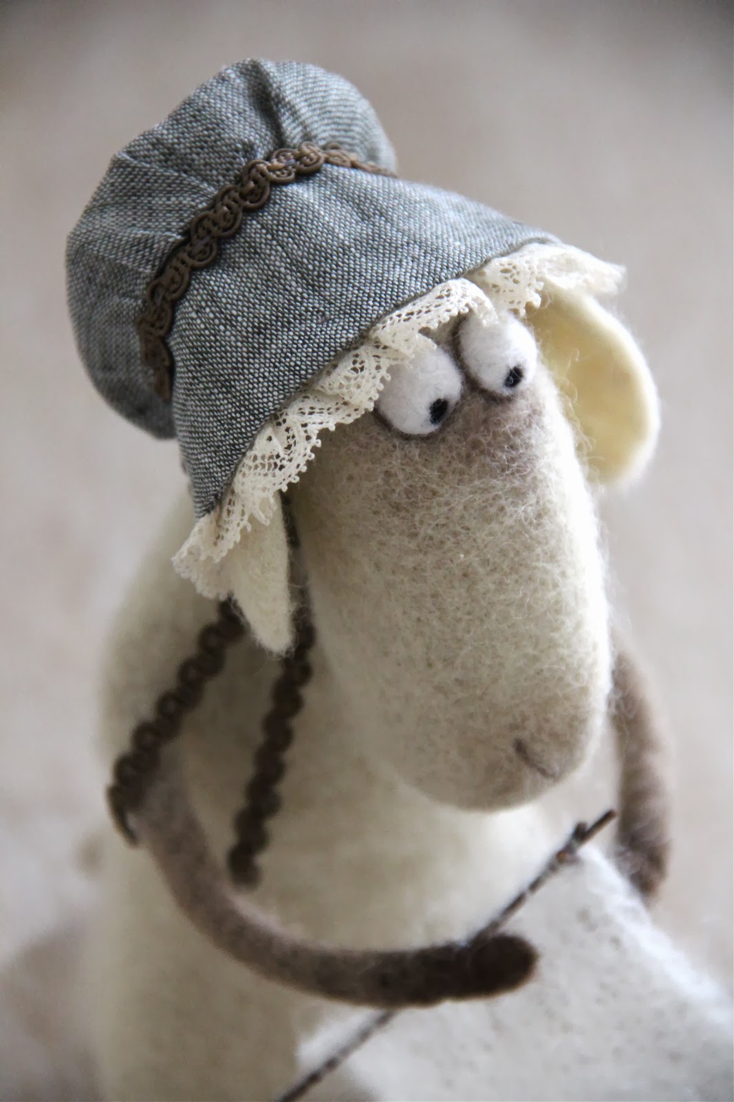 мастерская войлочной игрушки " Шерстяная семейка": Овечка Изольда