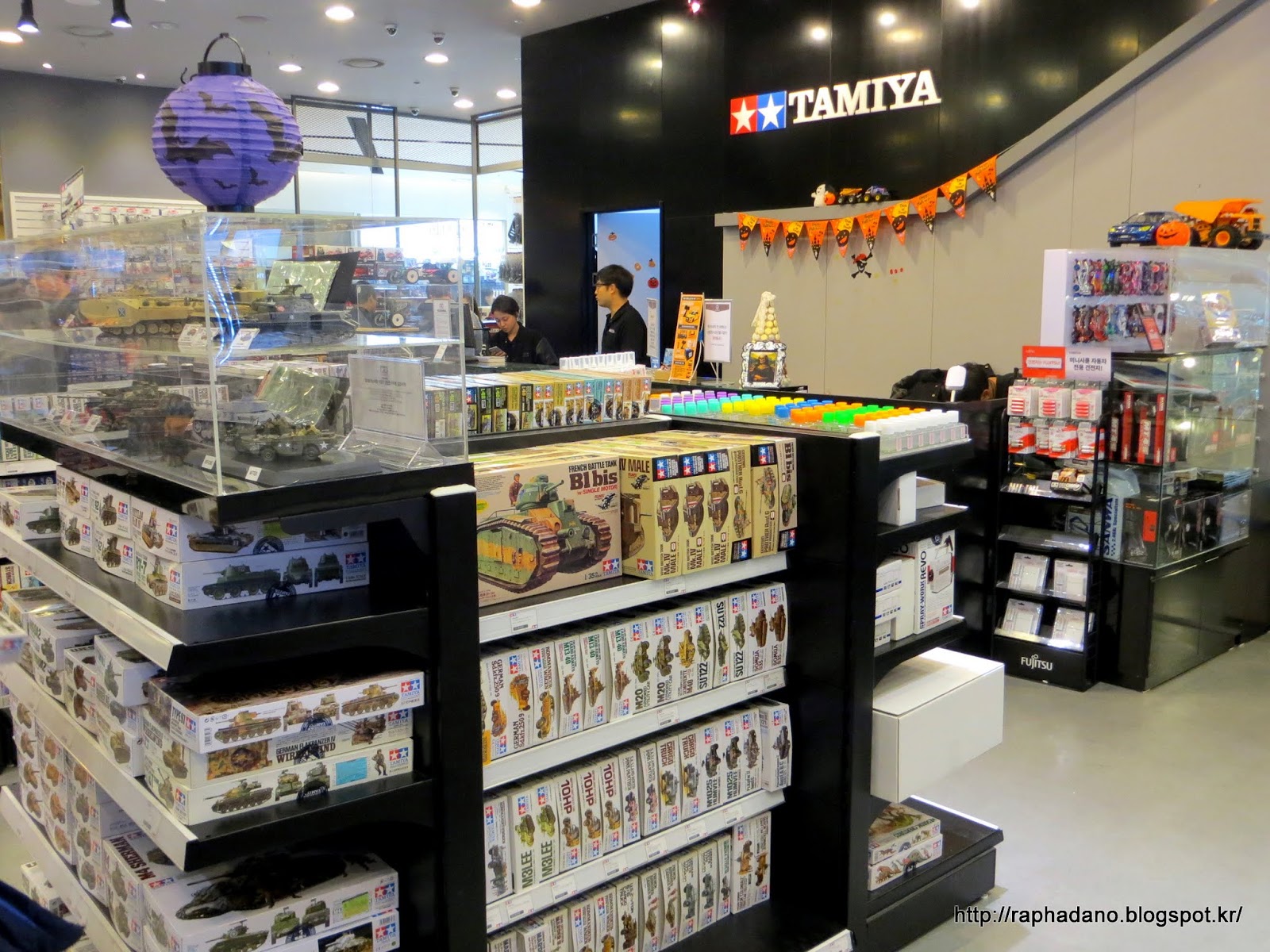 Mercenary Teacher Gunpla Stores in Korea