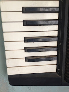 repeat keys of the piano