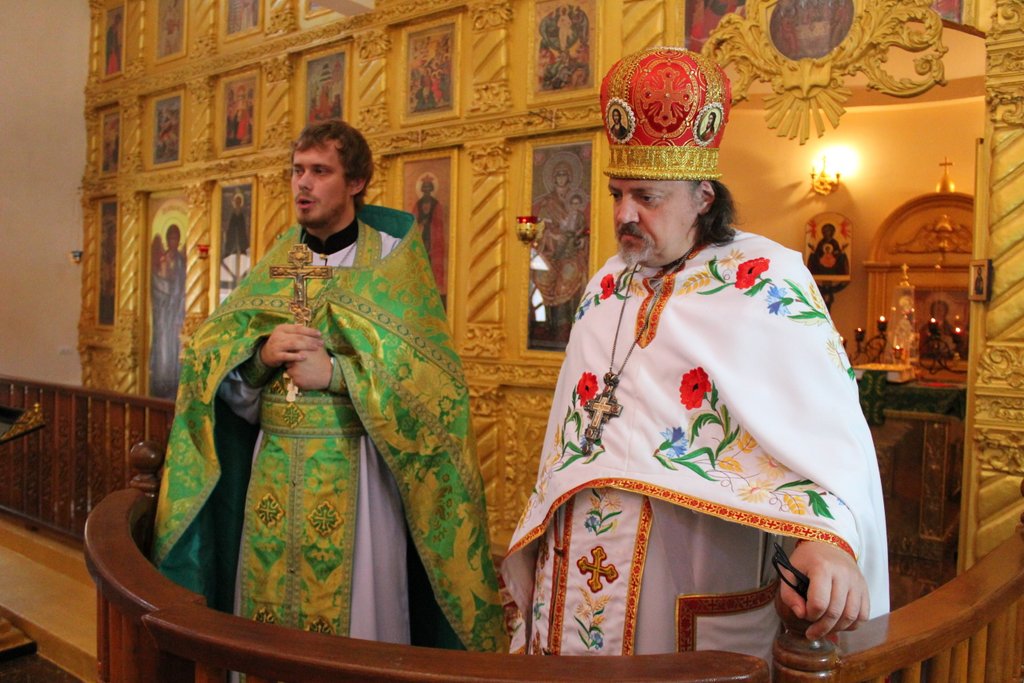 Приснился храм. К чему снится церковь. Церковь во сне. К чему снится быть в церкви. Видеть во сне церковь.