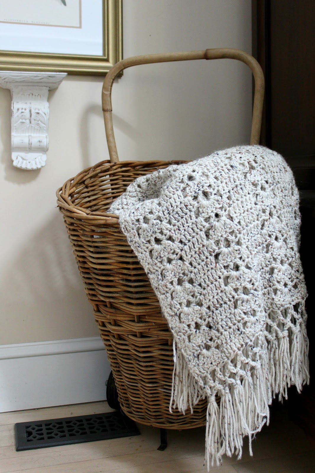 How To Store Blankets In The Living Room In A Cool Way