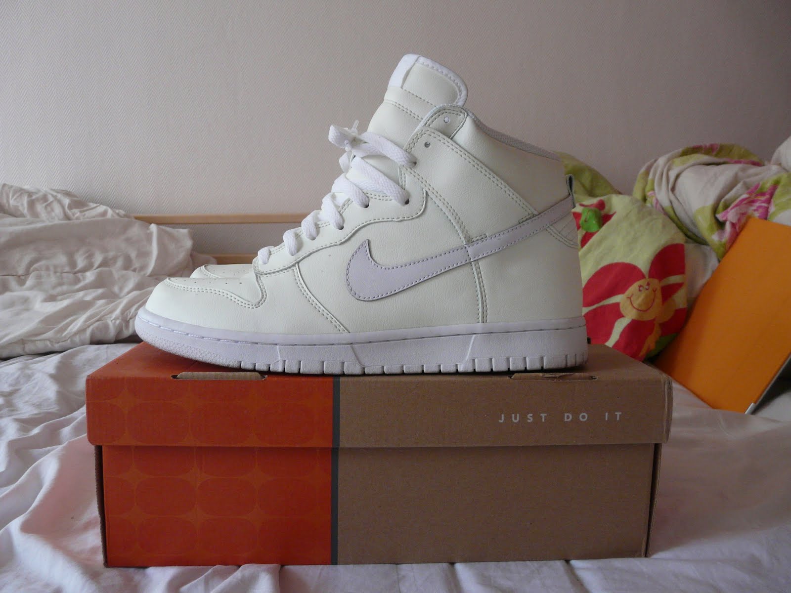 glow in the dark halloween dunks