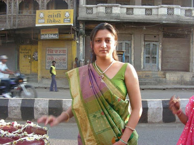 Mallu Aunties Photos: Hot Indian Bhabi Pictures