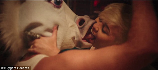 Miley Cyrus French kissing a Unicorn (bang goes Topperland ...