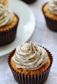 Very easy to make and even easier to eat, Oreo cupcakes. The perfect treat for the whole family. Goodfoodshared.blogspot.com