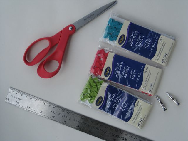 Beau Fleurs: Adventures in Crafting: DIY Rick Rack Fabric Rosettes