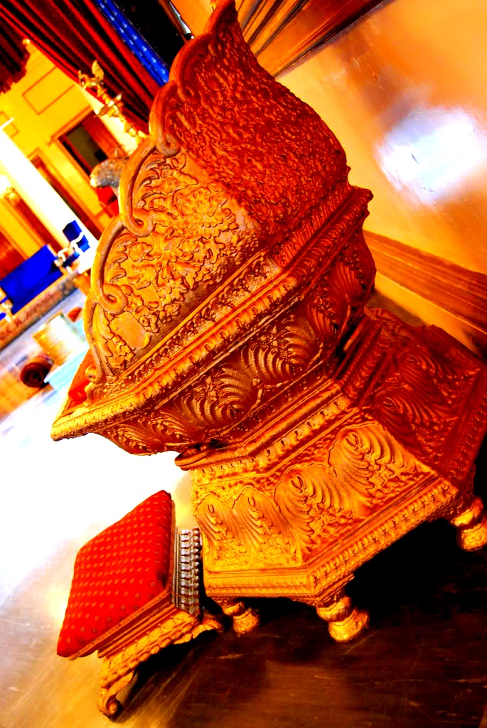 loveisspeed....... A King's Throne story with photos...