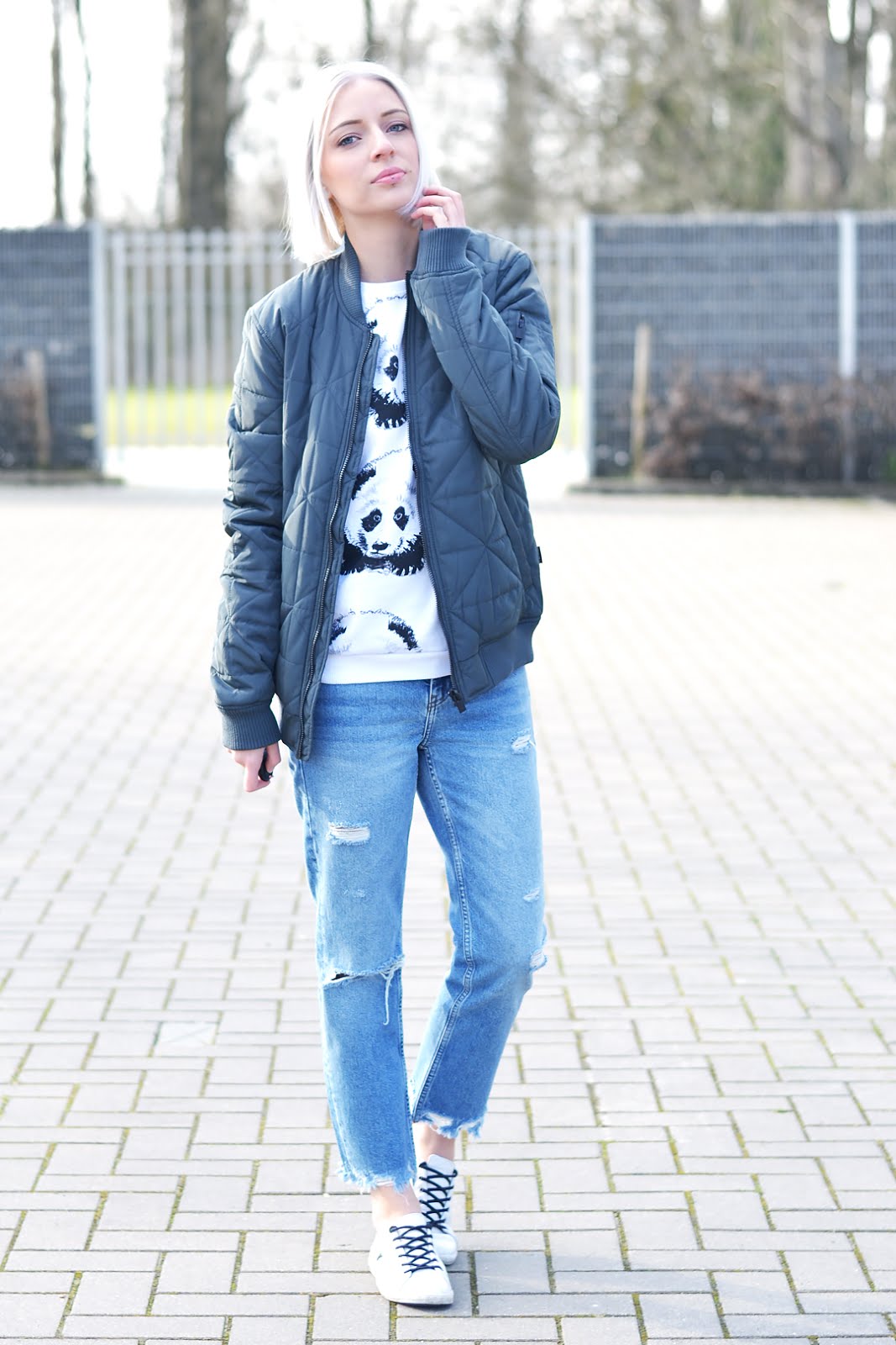 The sting, grey bomber jacket, acne studios inspired, budget, mr gugu & miss go, panda sweater, mango, joe, ripped jeans, converse sneakers, street style, belgian fashion blogger, belgische mode blogger, trends