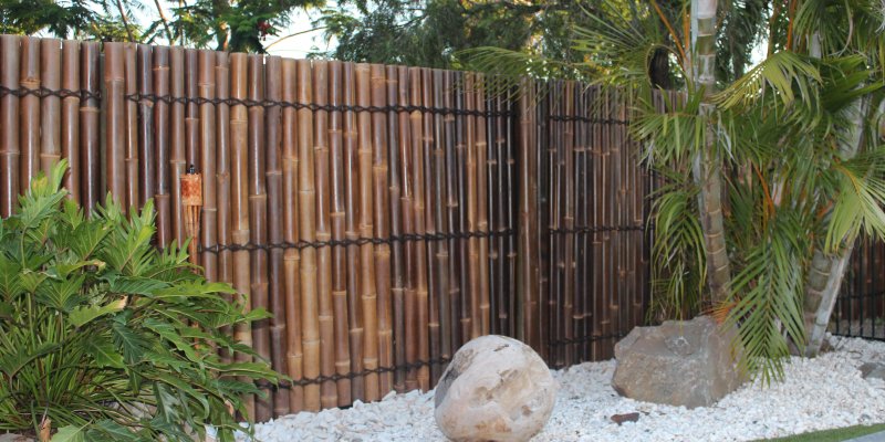 40 Ide Desain Pagar Bambu Unik Sederhana - Rumahku Unik
