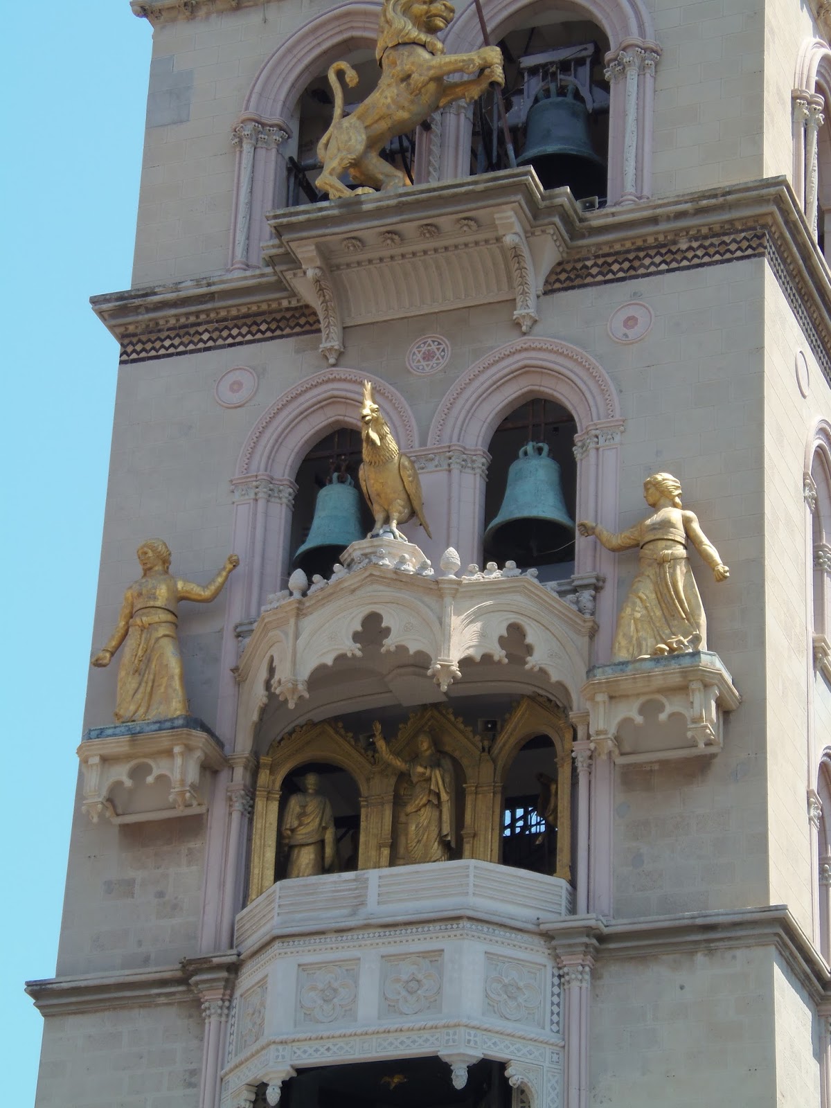 Il campanile del duomo di Messina The bell tower of Messina cathedral