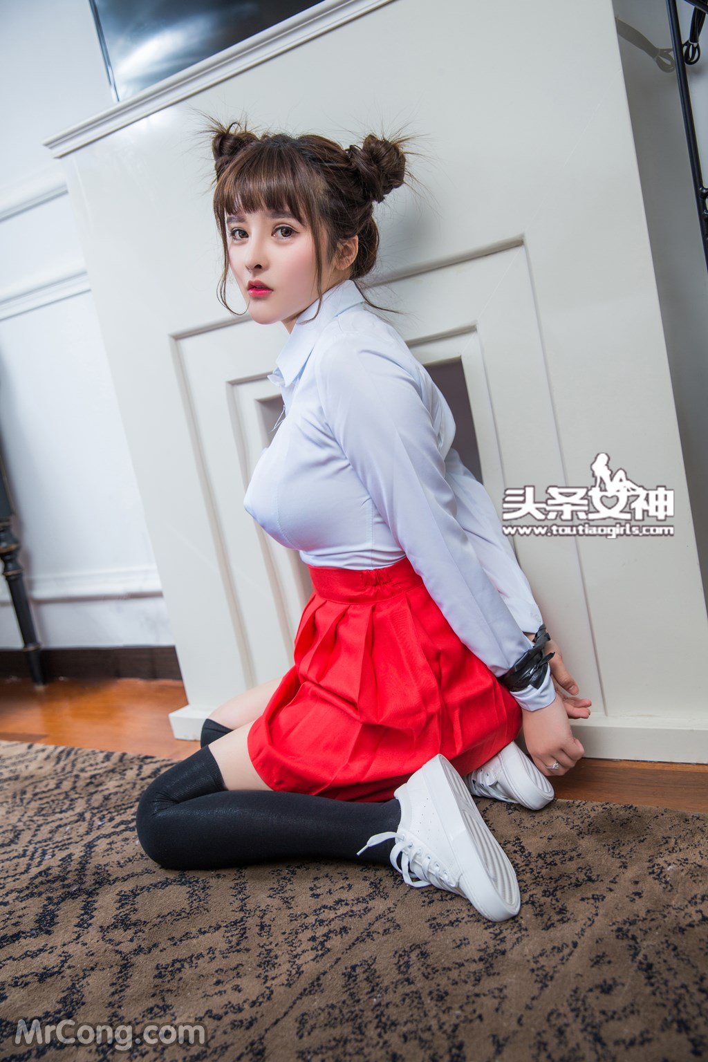 TouTiao 2017-02-17: Model Yang Ma Ni (杨 漫 妮) (30 photos) photo 1-2