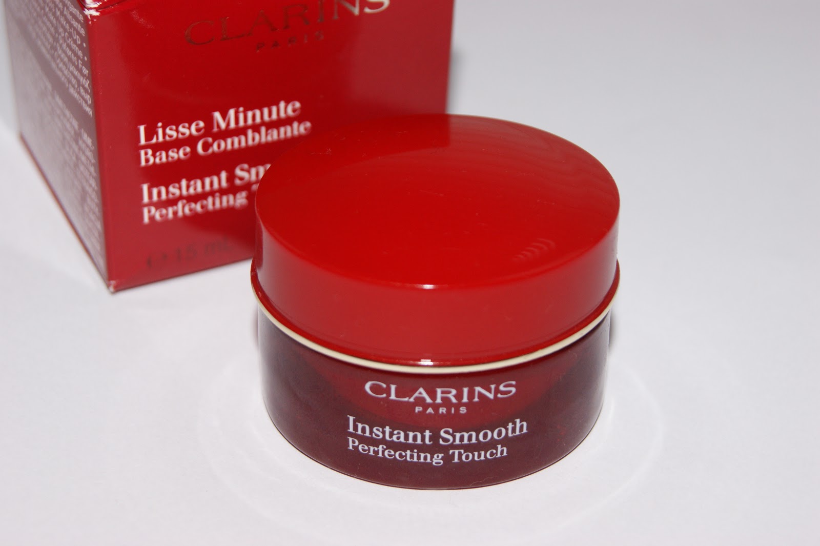 er mere end magnet Regulering Clarins Instant Smooth Perfecting Touch Primer - Review | The Sunday Girl