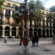 Plaça Reial, Gaudi building