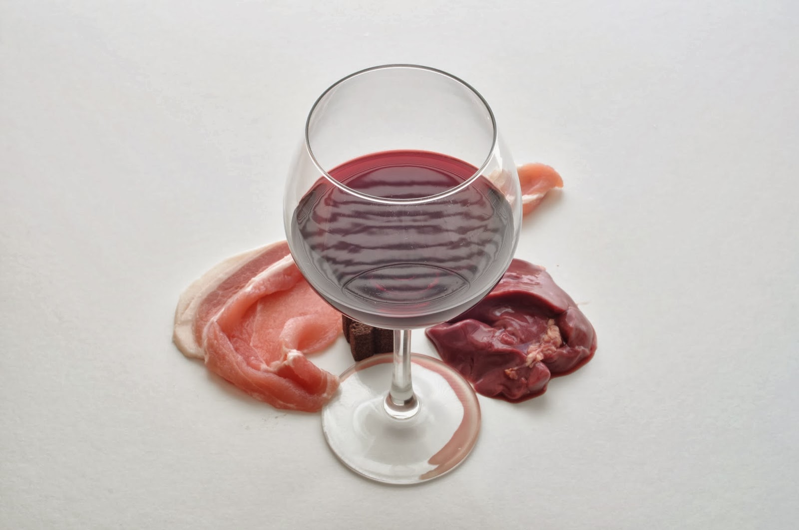 Simple Food Chicken Livers with Bacon in Red Wine