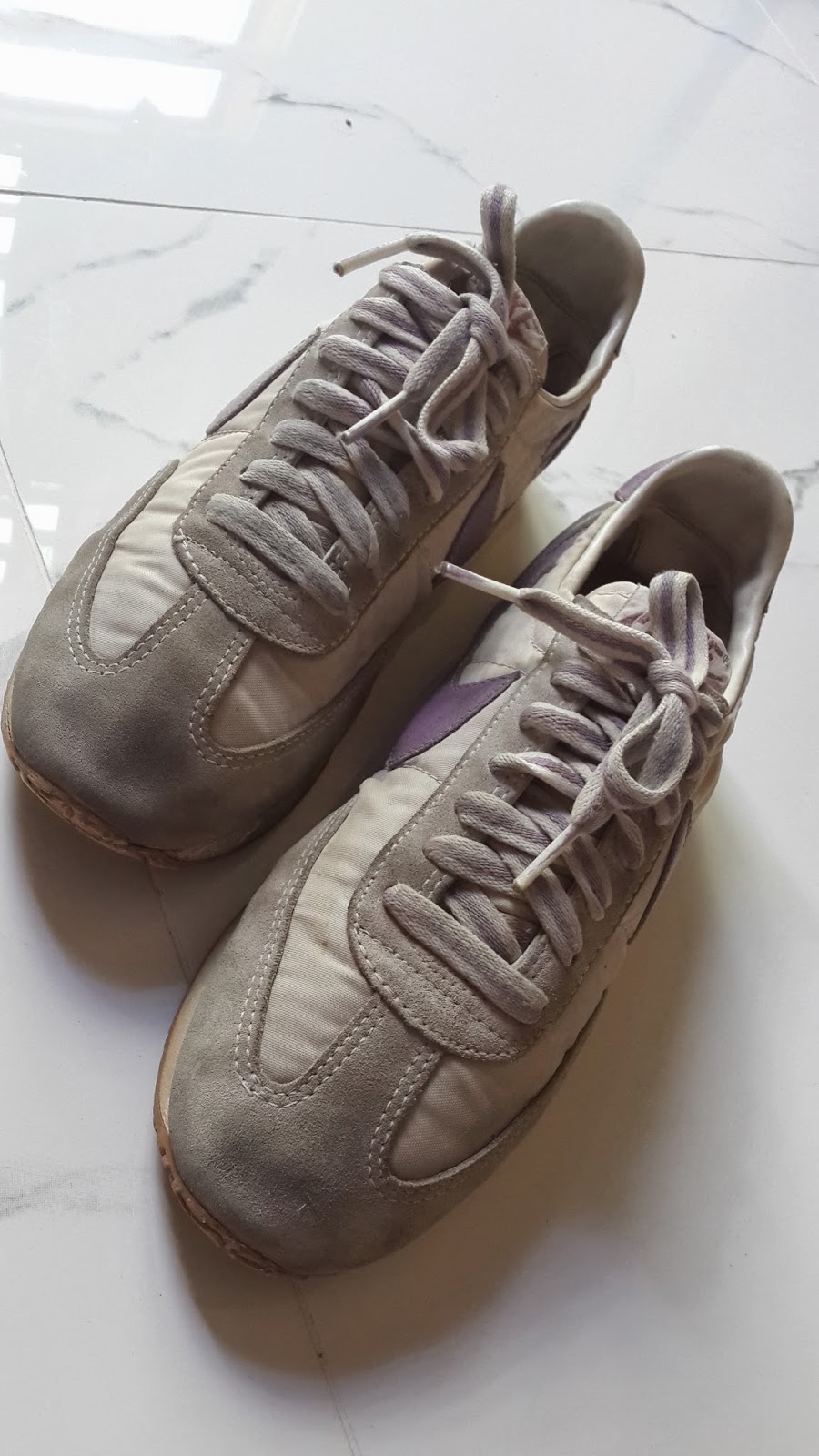 pArT tiMe bUnDLe: Vintage 80s Nike Road Runner Shoes