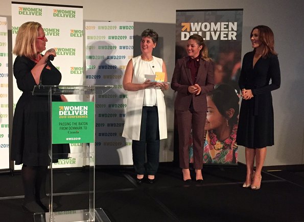 Crown Princess Mary wore Issa navy royal blue silk jersey dress and Gianvito Rossi Python pumps. dark Blue suit