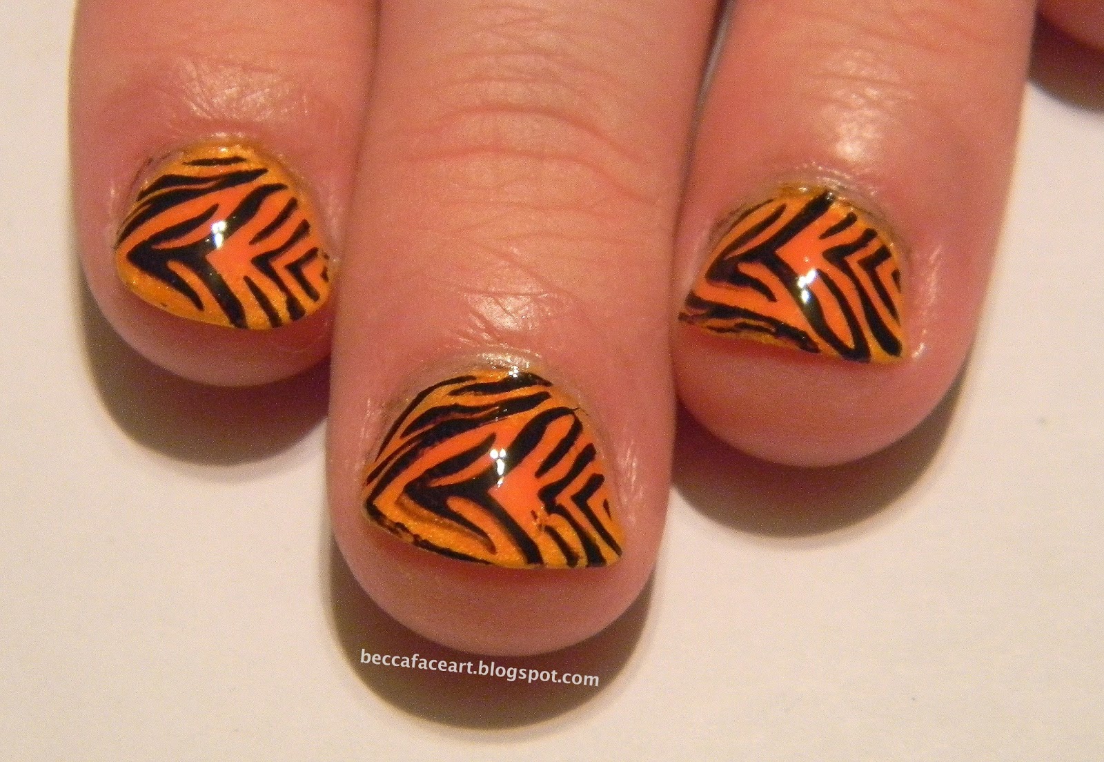 tiger face nail art