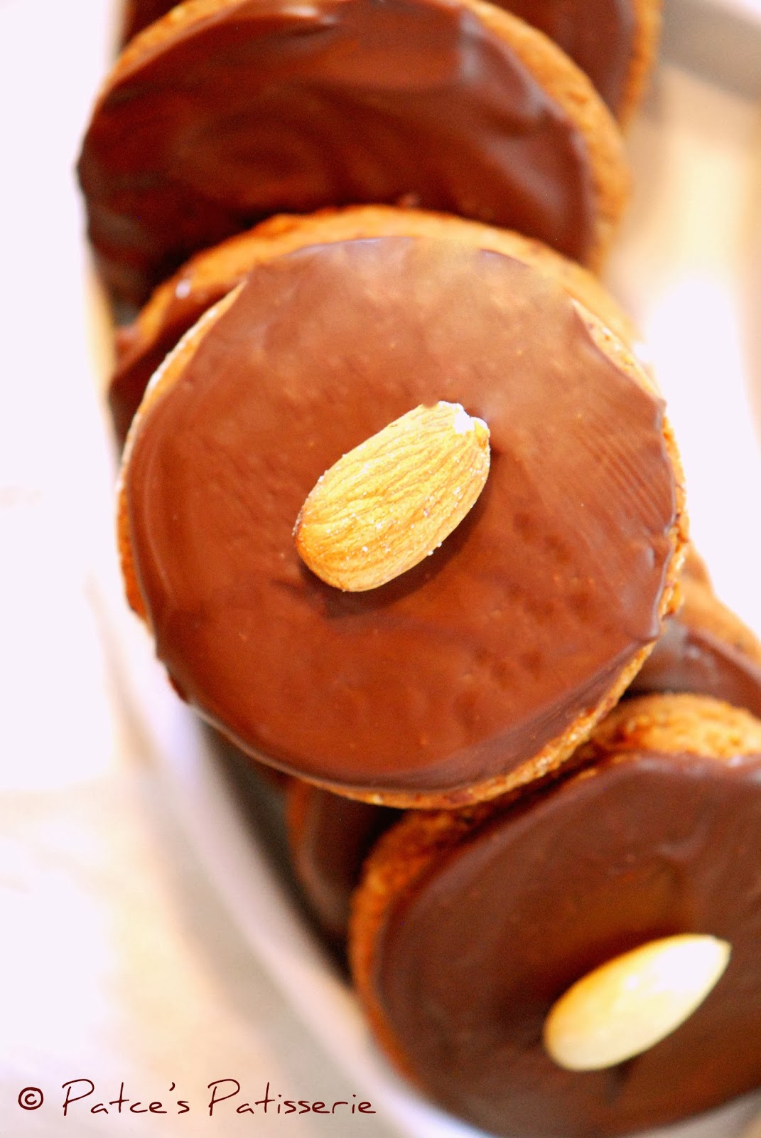 Patces Patisserie: Lebkuchen mit Schoki-Glasur und Mandeln [Weihnachten ...