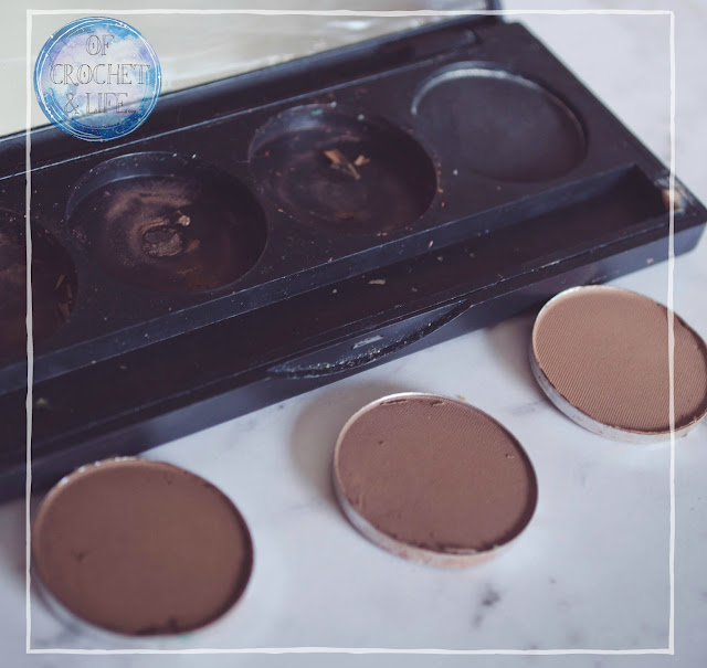 how to de pot eye shadow