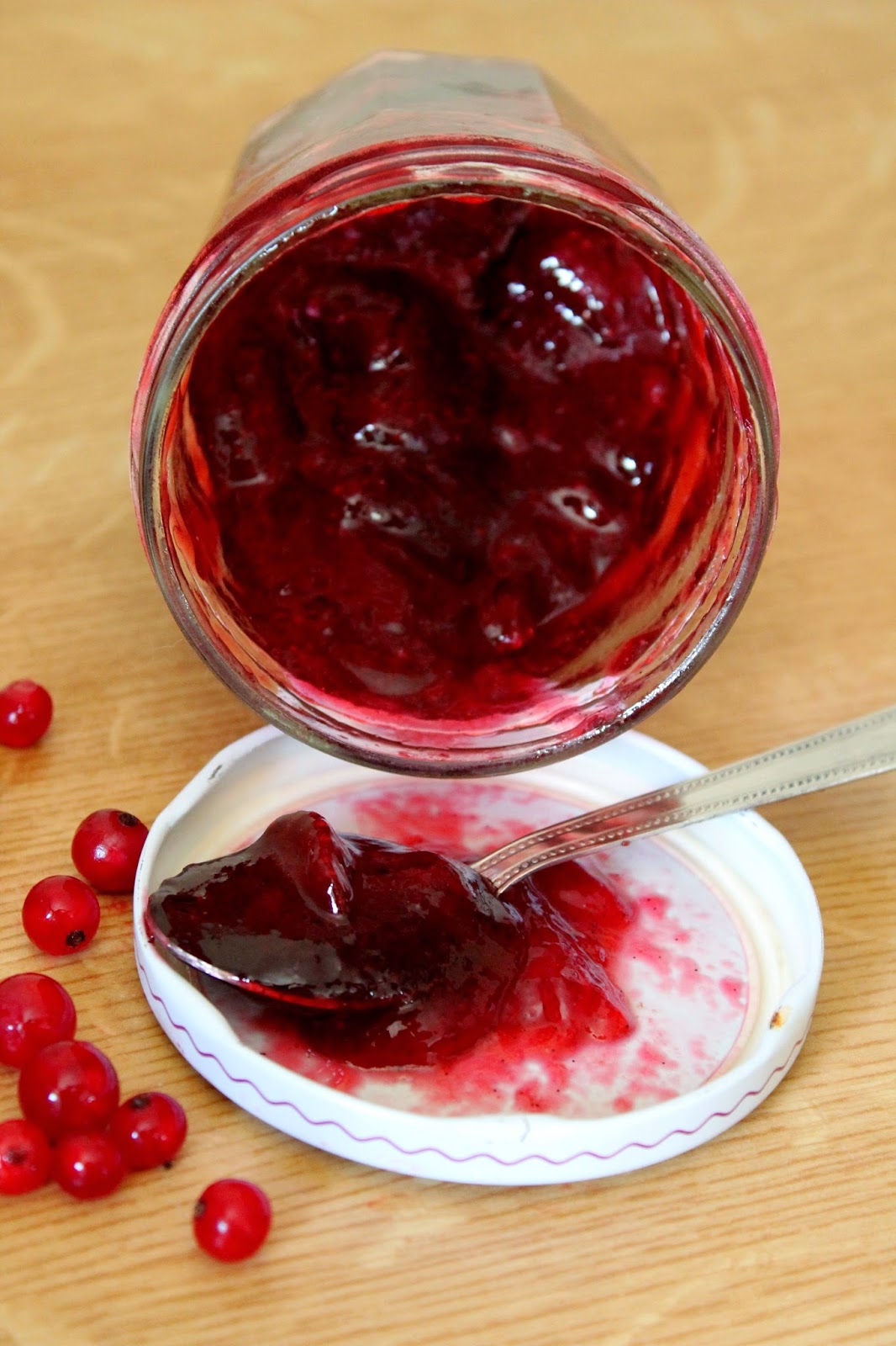 Confiture fraisegroseille et vanille