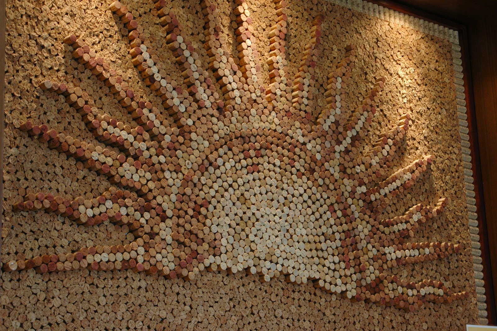 панно из пробок от вина. панно из пробок от вина. панно из пробок от шампанского. панно из пробковых пробок. панно из корковых пробок.