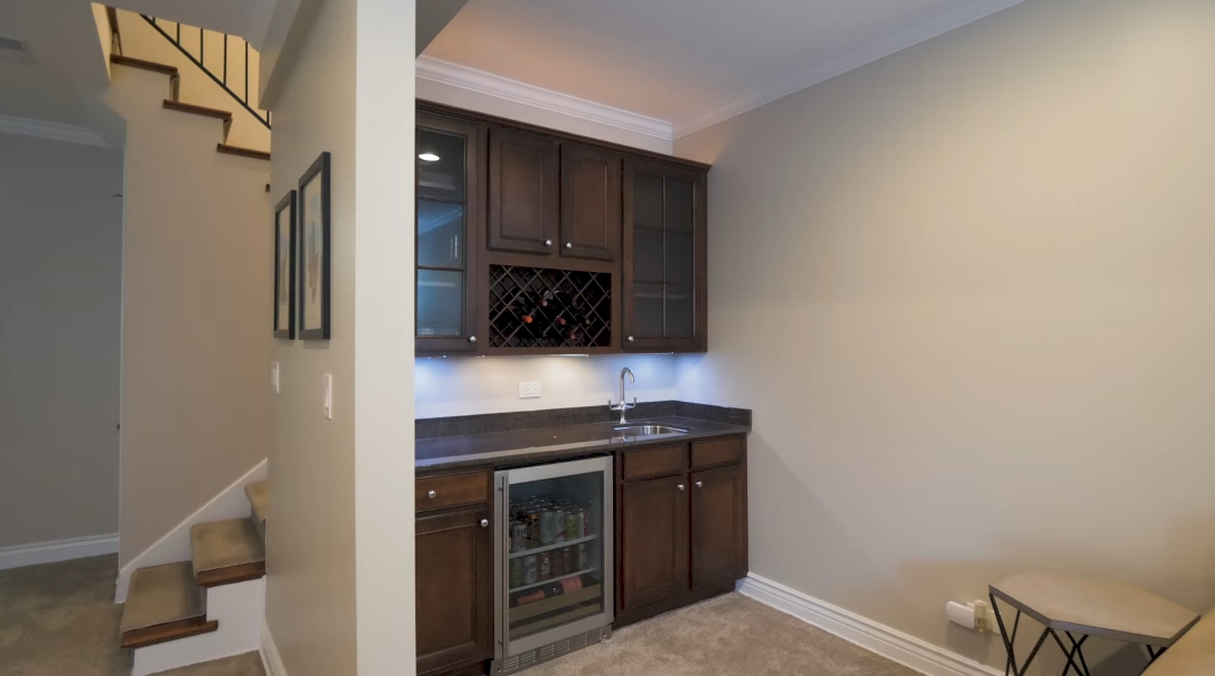 17 Photos vs. 1744 W Henderson St #1, Chicago Interior Design Condo Tour