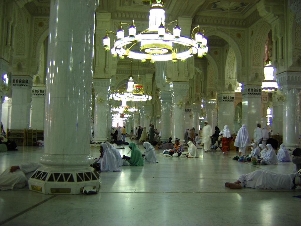 Мекка спб. Мечеть пророка в Мекке. Мечеть Масджид Аль-харам. Мечеть Аль-харам Мекка внутри. Мечеть Аль-харам (Масджид Аль-харам).