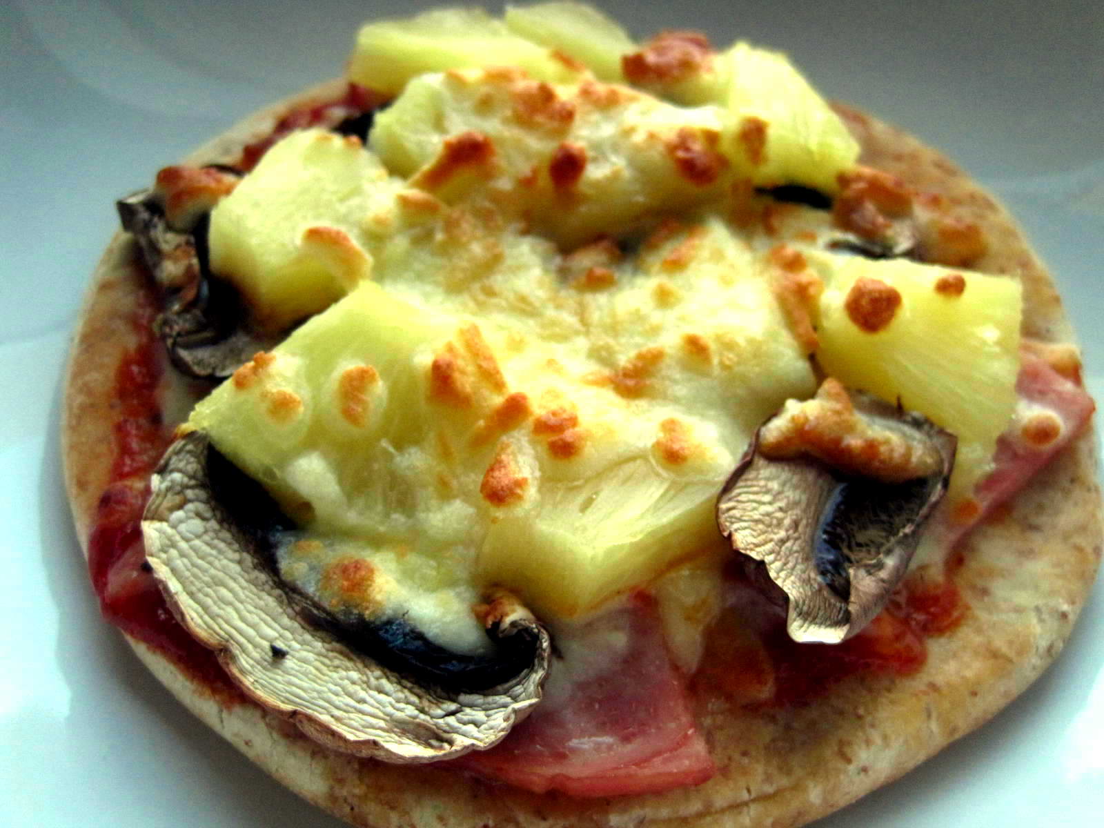 Blessed Homemaker: Pita Pizza by Airfryer