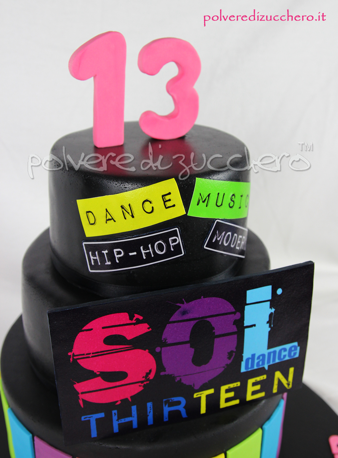 cake design pasta di zucchero torta decorata polvere di zucchero 13 ani adolescente dance ballo discoteca