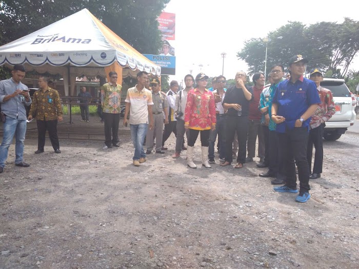 Winarti Tinjau Langsung Lokasi Icon Tulang Bawang Yang akan Dibangun Di Perbatasan Dengan Masuji