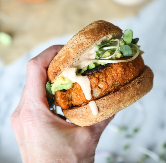 Cauliflower Sweet Potato Burgers with Avocado and Sriracha Aioli (Vegetarian Paleo) #veggies #recipes Cauliflower Sweet Potato Burgers with Avocado and Sriracha Aioli (Vegetarian Paleo) #veggies #recipes