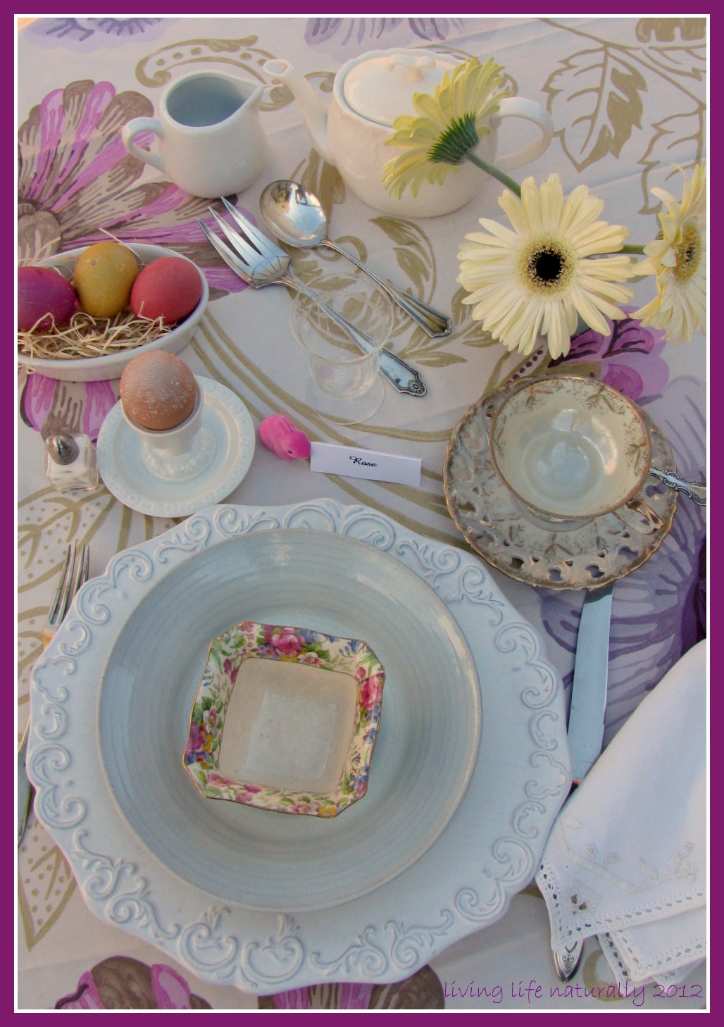 living life......naturally! Easter Table Setting
