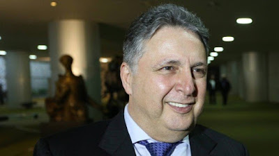 Garotinho ameaça expulsar do PR quem votar a favor de Picciani Garotinho ameaça expulsar do PR quem votar a favor de Picciani