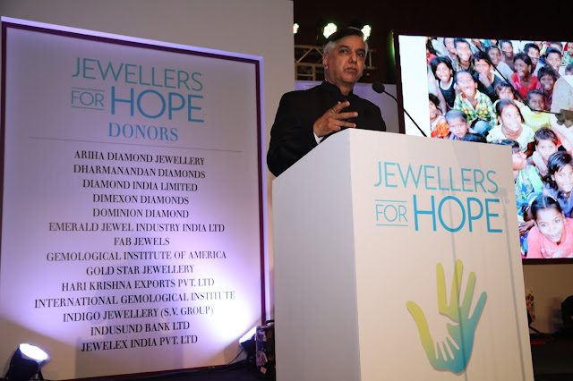 GJEPC’s CSR initiative ‘Jewellers for Hope’ charity dinner presented in association with De Beers donates Rs 1 crore for education & empowering girl child and supporting the needy children GJEPC’s CSR initiative ‘Jewellers for Hope’ charity dinner presented in association with De Beers donates Rs 1 crore for education & empowering girl child and supporting the needy children