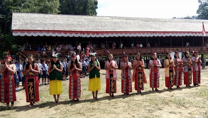 Rumah Betang Dayak Leminang Diresmikan Bupati Sekadau Rumah Betang Dayak Leminang Diresmikan Bupati Sekadau