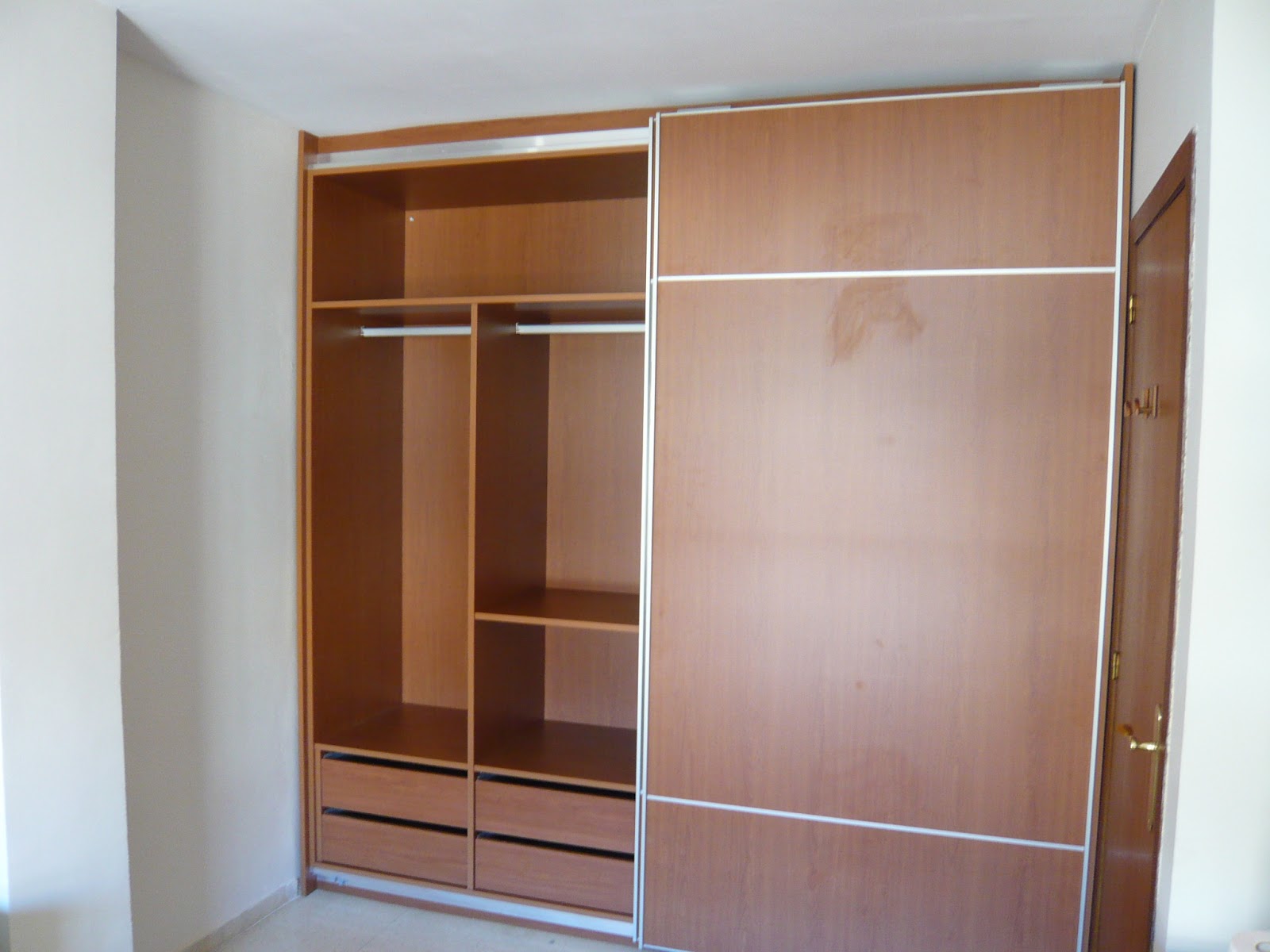 REUSCUINA Mueble puertas correderas con 1 espejo