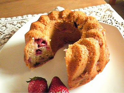 Strawberry Bread Recipe @ treatntrick.blogspot.com
