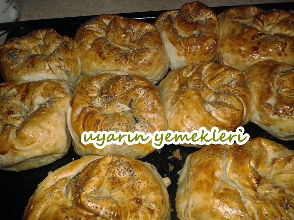 Uyarın Yemekleri Tahinli ıspanaklı börek